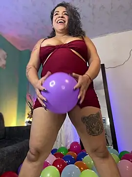 Snapshot of miss_grace_01 chatting on 06-07-26, 04:05 miss grace 01 online show from 06-07-26, 04:05