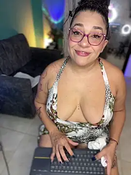 Snapshot of miss_grace_01 chatting on 06-08-26, 03:51 miss grace 01 online show from 06-08-26, 03:51
