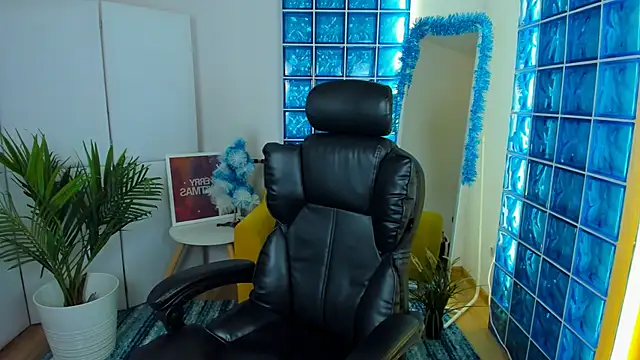 Snapshot of Mia_Cheers chatting on 12-13-24, 01:44 Mia Cheers online show from 12-13-24, 01:44