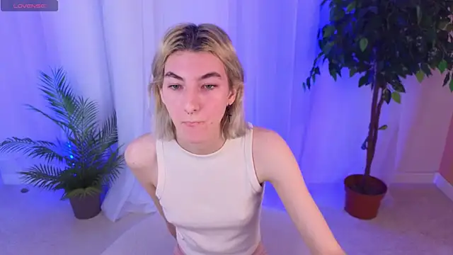 Snapshot of Mia_Cheers chatting on 02-06-25, 01:43 Mia Cheers online show from 02-06-25, 01:43