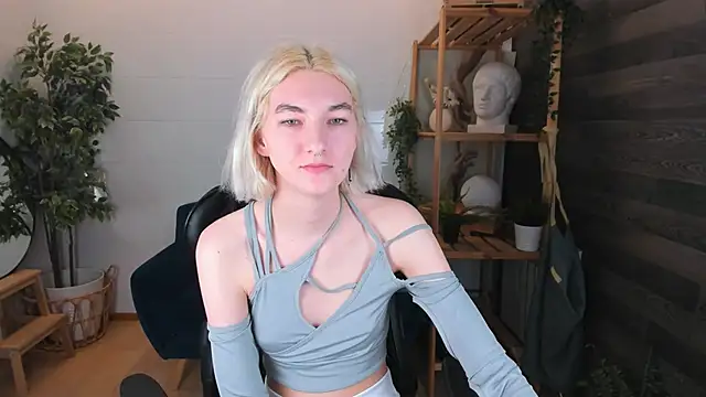 Snapshot of Mia_Cheers chatting on 03-16-25, 01:49 Mia Cheers online show from 03-16-25, 01:49