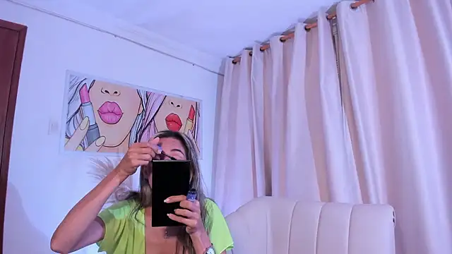 SkiinnyAna online show from 03-21-26, 07:39