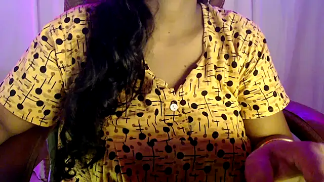 Snapshot of Prita07 chatting on 09-10-25, 01:22 Prita07 online show from 09-10-25, 01:22