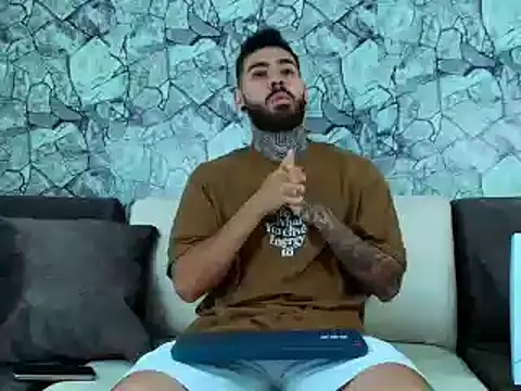 Snapshot of silvano_torres chatting on 02-07-25, 01:47 silvano torres online show from 02-07-25, 01:47