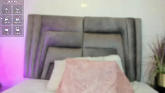 Snapshot of sophiee_smith chatting on 09-12-25, 11:32 sophiee smith online show from 09-12-25, 11:32
