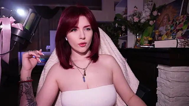 Chriss Fox online show from 11-19-25, 03:34