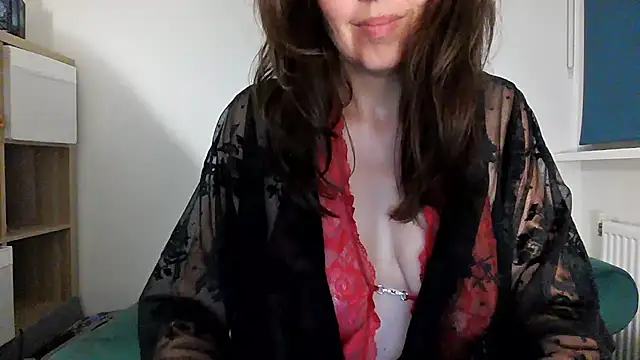 Snapshot of Ella_Next_Door chatting on 06-14-26, 10:12 Ella Next Door online show from 06-14-26, 10:12