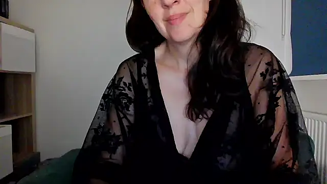 Snapshot of Ella_Next_Door chatting on 07-08-26, 09:08 Ella Next Door online show from 07-08-26, 09:08
