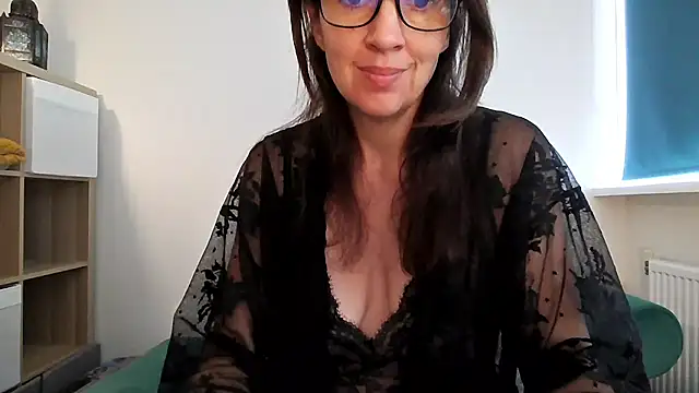 Snapshot of Ella_Next_Door chatting on 07-12-26, 06:48 Ella Next Door online show from 07-12-26, 06:48