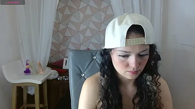 Snapshot of mapelove chatting on 01-16-25, 02:19 mapelove online show from 01-16-25, 02:19