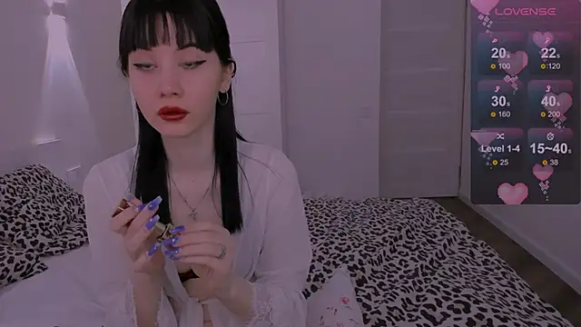 CoddleWeeper  online show from 02-11-25, 06:08