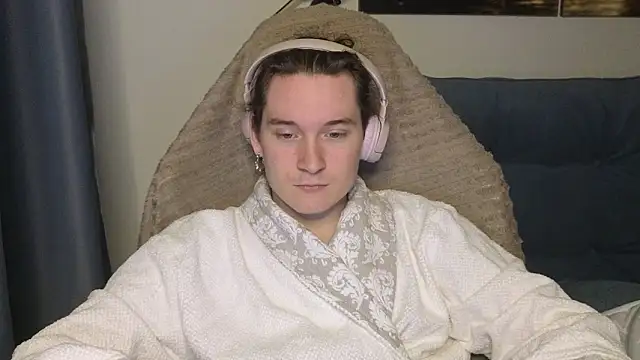 Snapshot of MoreRealAlex chatting on 05-31-26, 01:14 MoreRealAlex online show from 05-31-26, 01:14