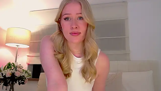 JuliaJaee online show from 10-27-25, 06:34