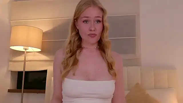 JuliaJaee online show from 04-21-26, 06:01