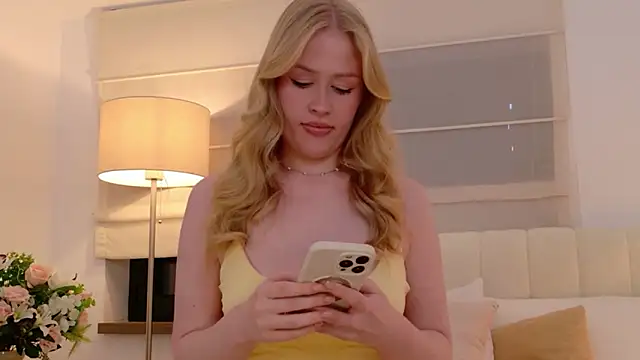 Snapshot of JuliaJaee chatting on 06-07-26, 05:06 JuliaJaee online show from 06-07-26, 05:06