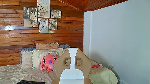 amber curly online show from 03-18-26, 07:50