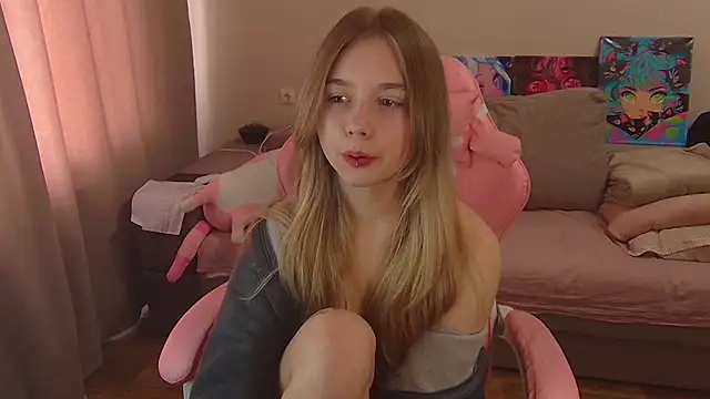 Snapshot of Olivka_Grr chatting on 09-18-25, 12:51 Olivka Grr online show from 09-18-25, 12:51