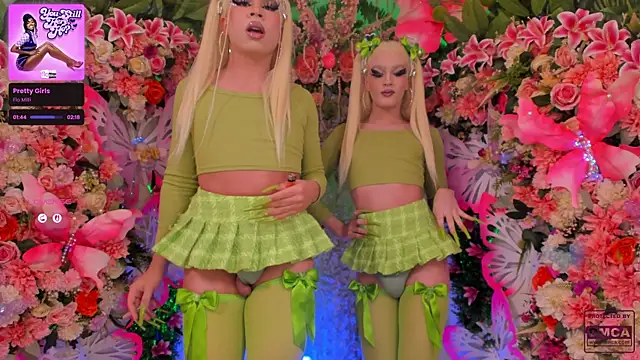 Snapshot of AlisonSharon chatting on 11-01-25, 02:02 AlisonSharon online show from 11-01-25, 02:02