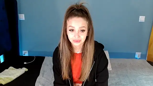 AnnaMaee online show from 12-15-24, 12:07