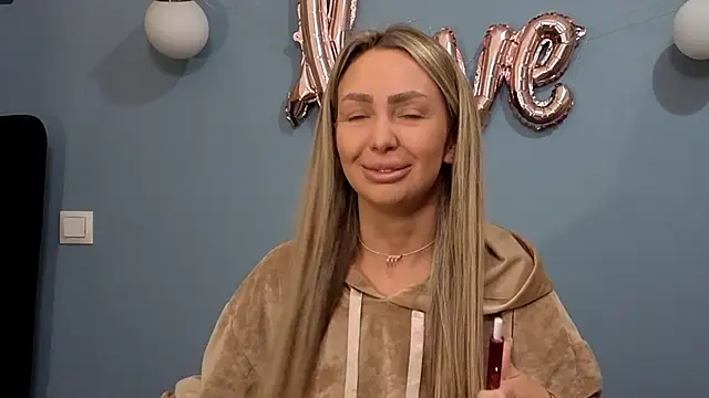 AnnaMaee online show from 02-25-25, 10:18