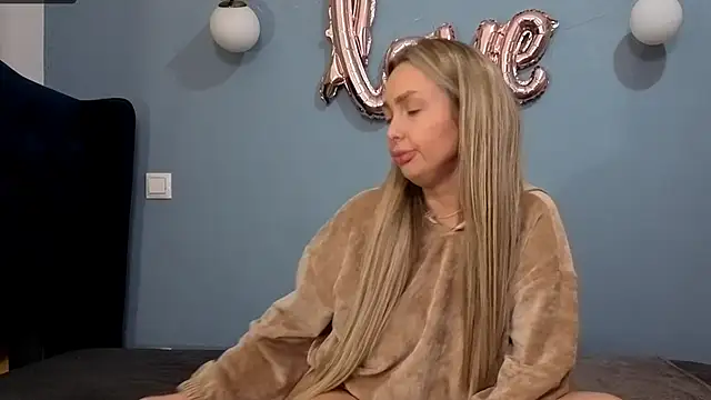 AnnaMaee online show from 02-26-25, 01:21