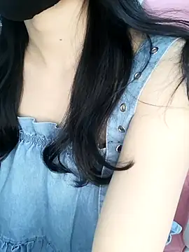 Snapshot of _Linez_ chatting on 03-17-25, 06:32  Linez  online show from 03-17-25, 06:32