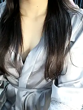 Snapshot of _Linez_ chatting on 10-12-25, 06:07  Linez  online show from 10-12-25, 06:07