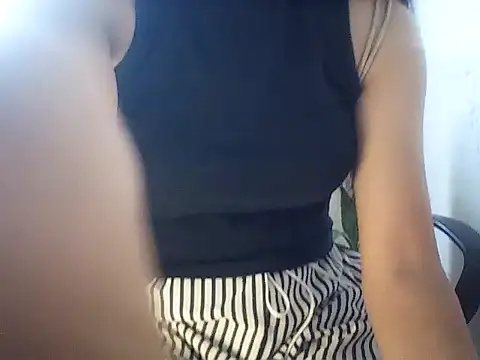 Snapshot of Haralushiaaax chatting on 11-07-25, 03:06 Haralushiaaax online show from 11-07-25, 03:06