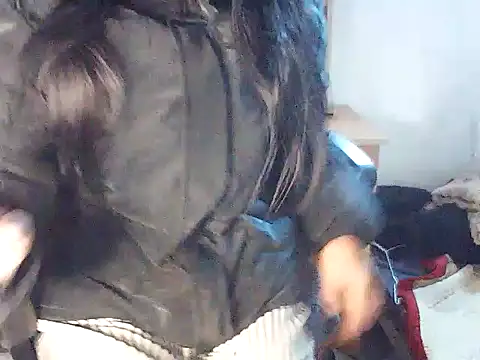 Snapshot of Haralushiaaax chatting on 01-13-26, 01:22 Haralushiaaax online show from 01-13-26, 01:22