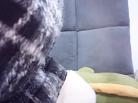 Snapshot of Haralushiaaax chatting on 01-15-26, 01:43 Haralushiaaax online show from 01-15-26, 01:43