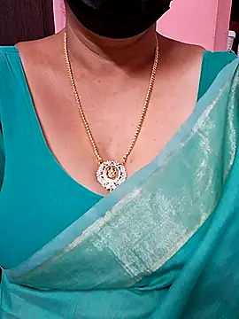 Snapshot of ananya956 chatting on 09-10-25, 10:59 ananya956 online show from 09-10-25, 10:59