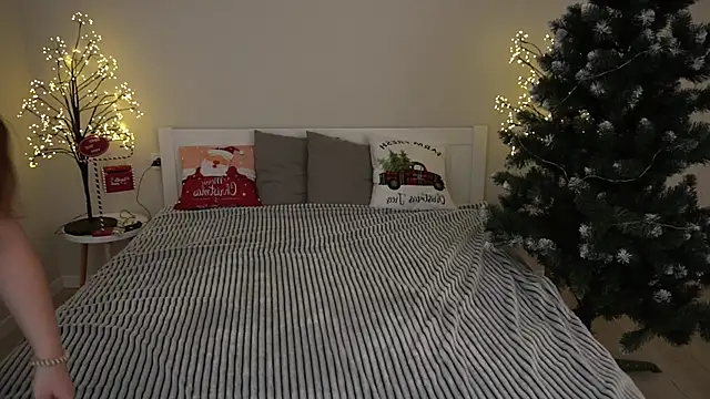 MagicPeachh  online show from 12-13-24, 07:04