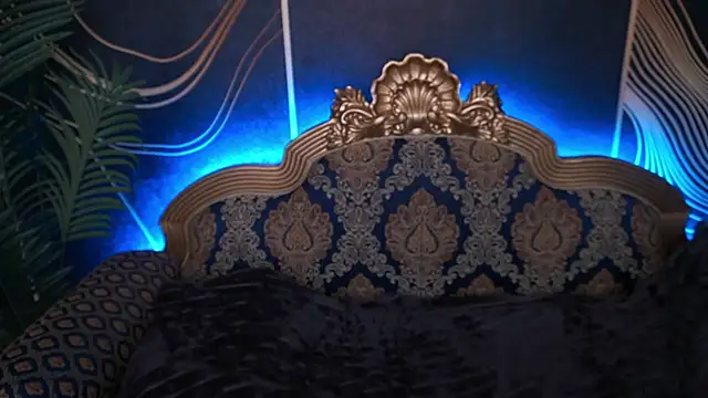 MagicPeachh  online show from 11-04-25, 06:56