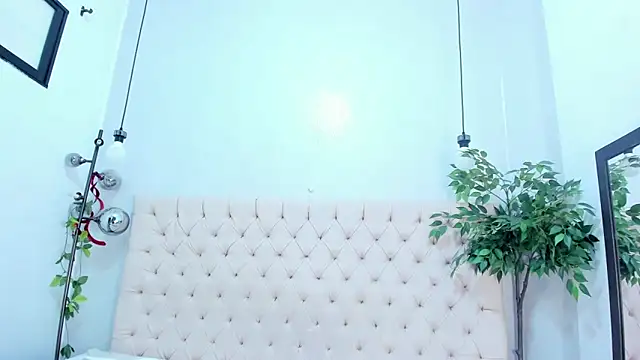 Victoria Coleman online show from 06-12-26, 07:57