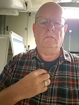 Snapshot of andrejoyfull64 chatting on 10-27-25, 01:59 andrejoyfull64 online show from 10-27-25, 01:59