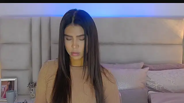 HaileyBaldwin online show from 02-02-25, 08:19