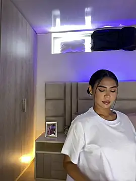 HaileyBaldwin online show from 02-06-25, 05:51