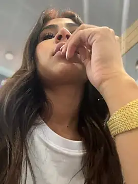 HaileyBaldwin online show from 03-04-25, 08:16