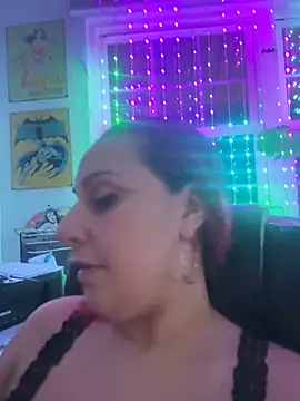 Snapshot of DeeLight124 chatting on 09-09-25, 07:30 DeeLight124 online show from 09-09-25, 07:30