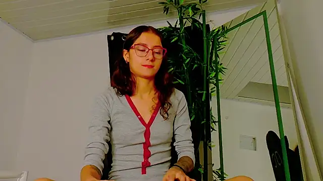 scarlet-jonesx online show from 11-14-25, 12:09