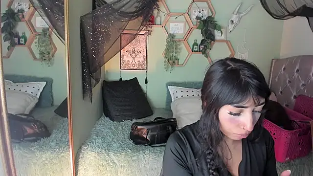Snapshot of SheryLee chatting on 10-09-25, 12:52 SheryLee online show from 10-09-25, 12:52