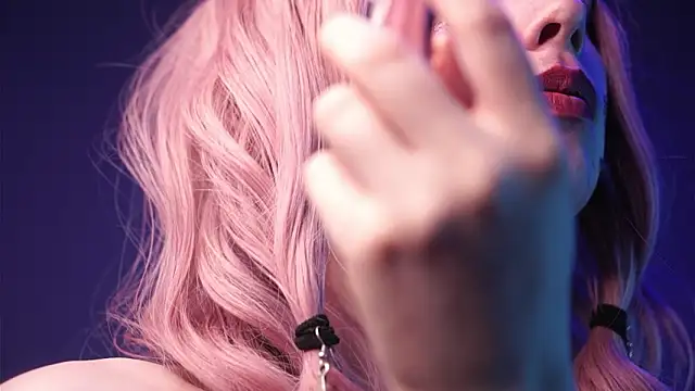 ginger hugs online show from 03-08-26, 02:04