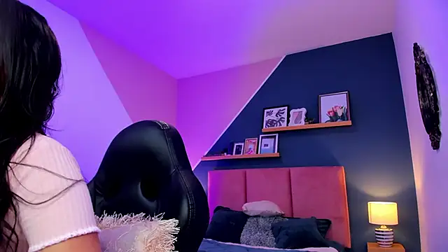 Chloe fischer  online show from 01-15-26, 03:27