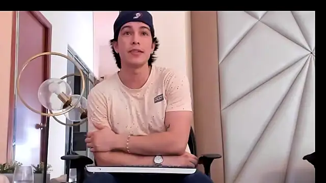Snapshot of Karimferrer chatting on 12-10-24, 03:41 Karimferrer online show from 12-10-24, 03:41
