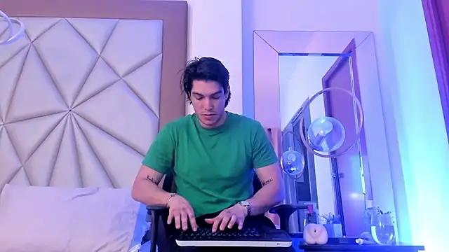 Snapshot of Karimferrer chatting on 12-12-24, 04:37 Karimferrer online show from 12-12-24, 04:37
