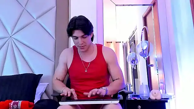 Snapshot of Karimferrer chatting on 12-24-24, 08:00 Karimferrer online show from 12-24-24, 08:00