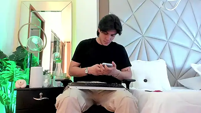 Snapshot of Karimferrer chatting on 01-14-25, 08:41 Karimferrer online show from 01-14-25, 08:41