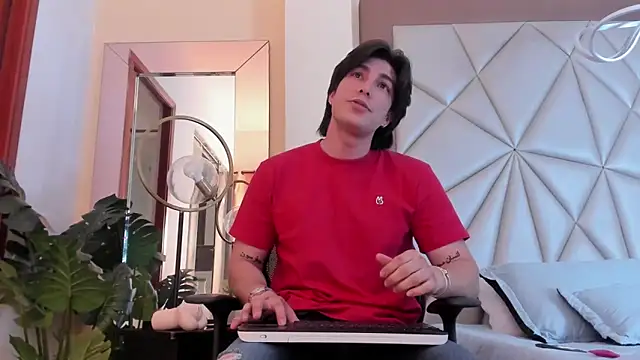 Snapshot of Karimferrer chatting on 01-15-25, 08:20 Karimferrer online show from 01-15-25, 08:20