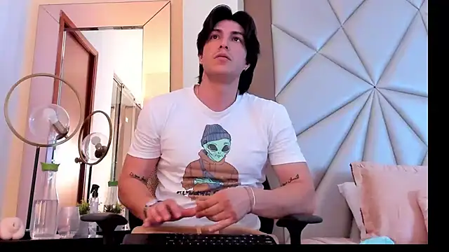 Snapshot of Karimferrer chatting on 01-23-25, 08:25 Karimferrer online show from 01-23-25, 08:25