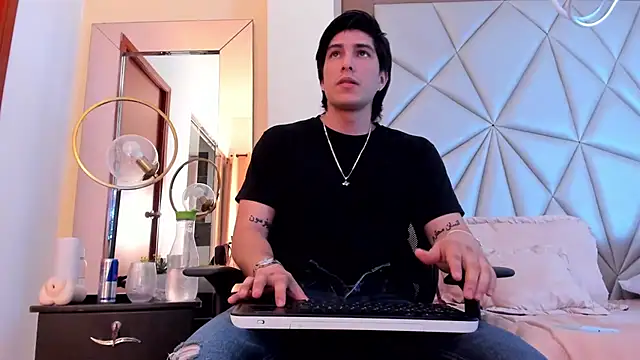 Snapshot of Karimferrer chatting on 01-25-25, 04:02 Karimferrer online show from 01-25-25, 04:02